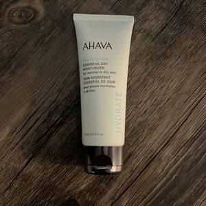 ⭐️ AHAVA Essential Day Moisturizer